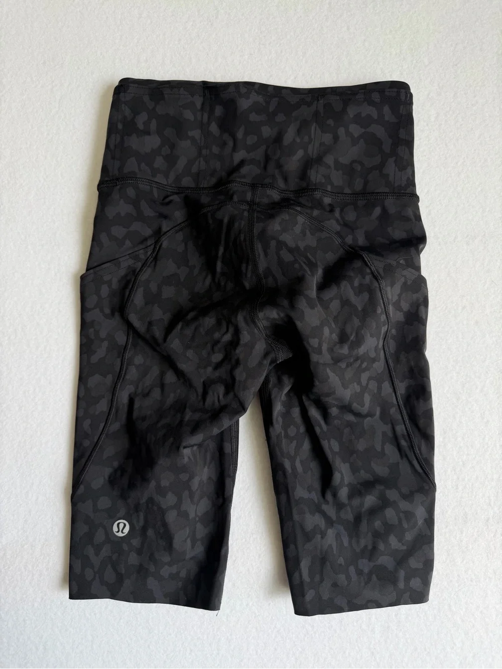 Lululemon Fast & Free 10” Shorts Size 2 Nulux Deep Coal Camo Pockets